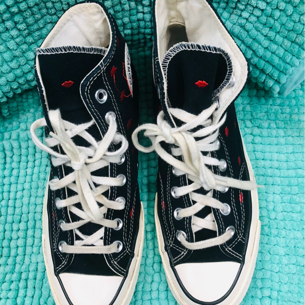 Converse Black High-Top Sneakers with Red Heart Dots. So cute! Women’s size 9.5 - Picture 2 of 7